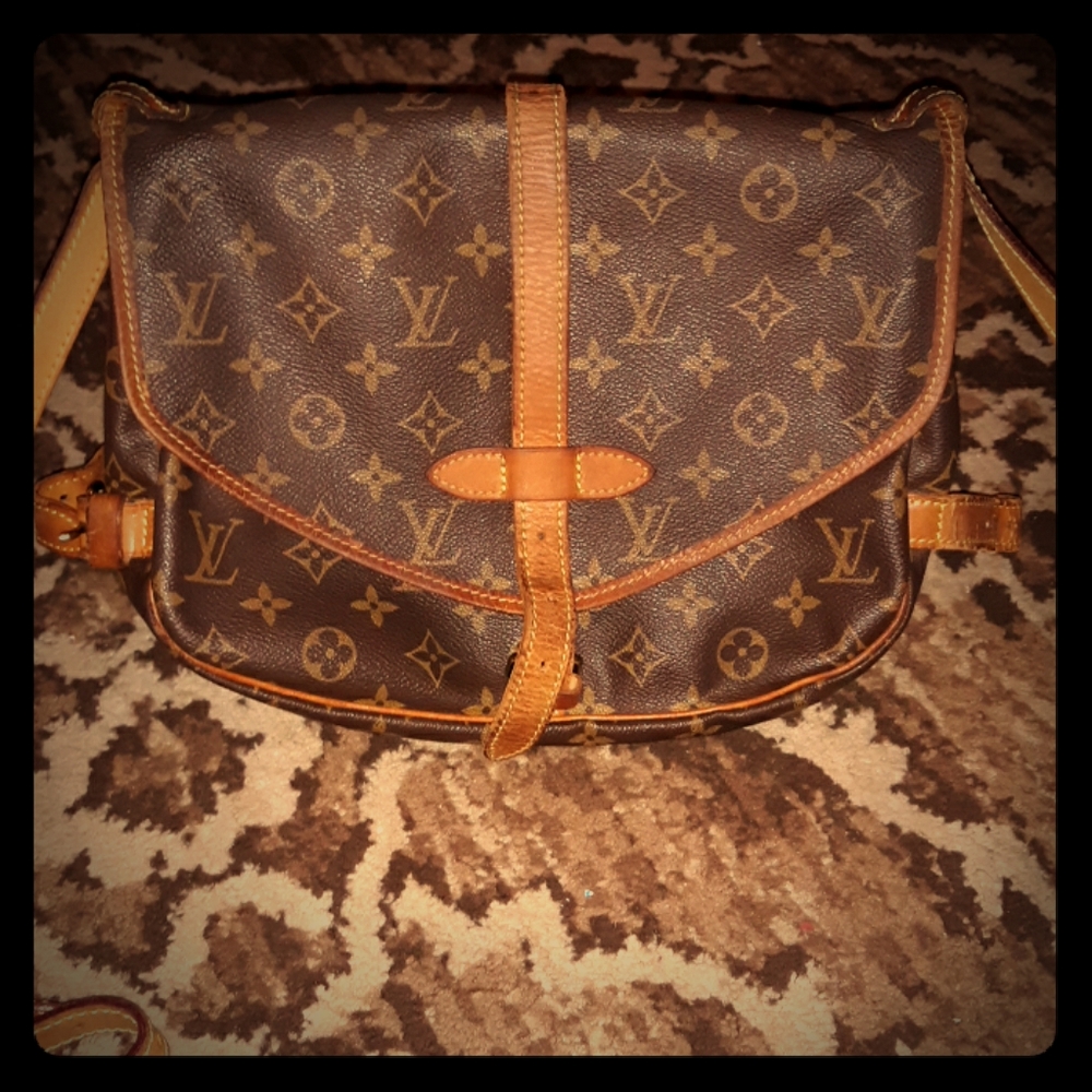 Louis Vuitton Saumur 30 Crossbody